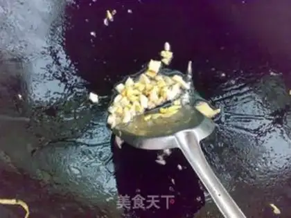 Make stir-fried fish and shrimp with leek flowers step 6
