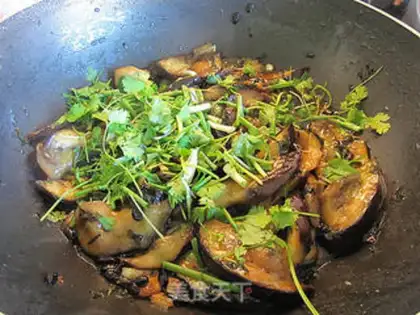 Make stir-fried eggplant with perilla, garlic, and black bean sauce step 8
