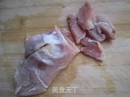 Make Sauteed pork slices with zucchini step 0