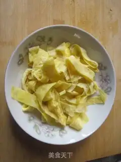 Make Shredded eggs with spinach salad step 3