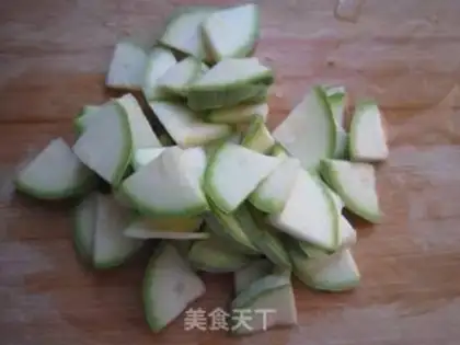 Make Sauteed pork slices with zucchini step 2