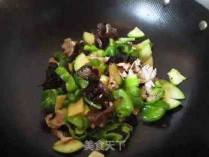 Make Sauteed pork slices with zucchini step 5