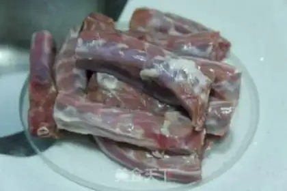 Make chilli duck neck step 1