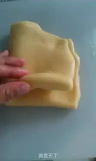 Make Pineapple Portuguese egg tarts step 5