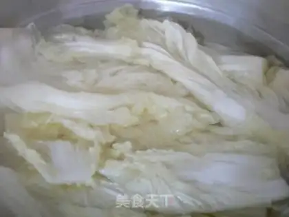 Make Hot and sour cabbage and seaweed shredded step 3