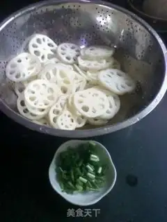 Make Sweet and sour lotus root slices step 1