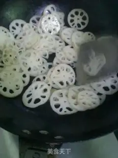 Make Sweet and sour lotus root slices step 2