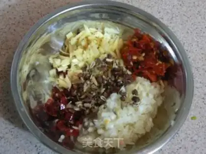 Make Hot and sour cabbage and seaweed shredded step 6