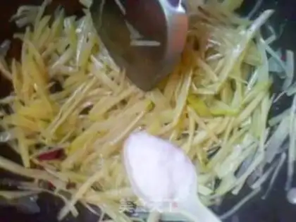 Make stir-fried shredded potatoes step 4