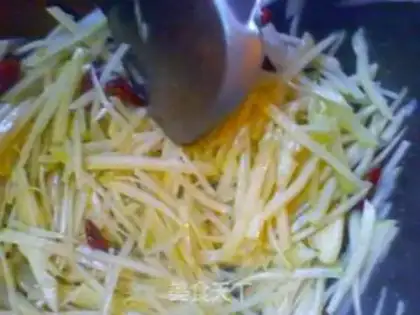 Make stir-fried shredded potatoes step 5
