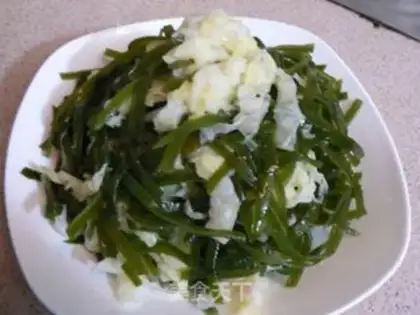 Make Hot and sour cabbage and seaweed shredded step 9