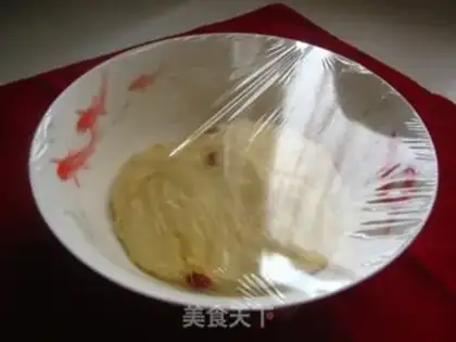 Make Chinese wolfberry salty toast step 3