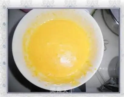 Make Qifeng cake roll with kumquat sauce step 1