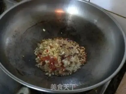 Make Hot and sour cabbage and seaweed shredded step 11