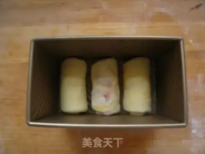 Make Chinese wolfberry salty toast step 5