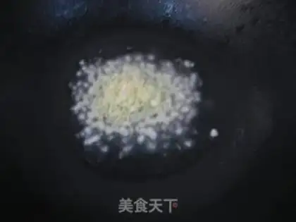 Make stir-fried garlic loofah step 2