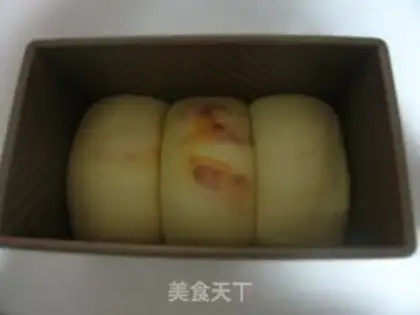 Make Chinese wolfberry salty toast step 7