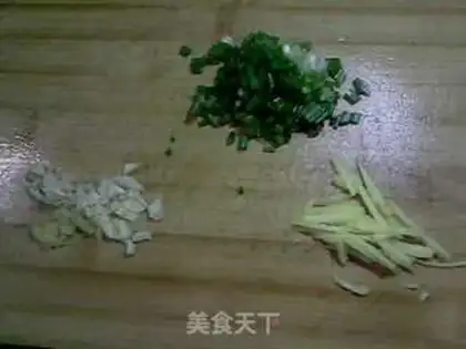 Make Stewed pork ribs with seaweed step 2
