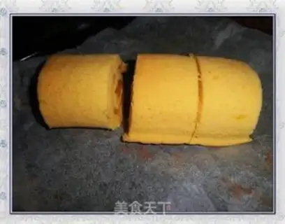 Make Qifeng cake roll with kumquat sauce step 10