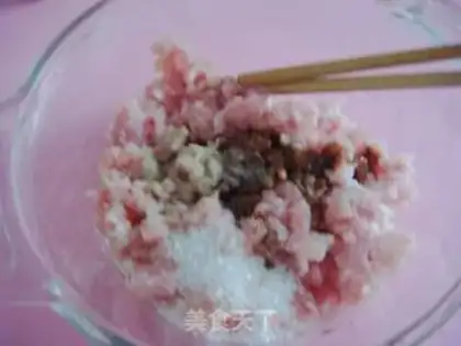 Make Stewed egg with meatcake step 1