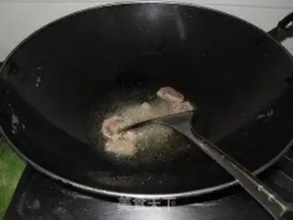 Make Fried pork slices with chrysanthemum head step 2