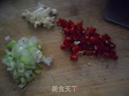 Make Spicy shredded seaweed step 1