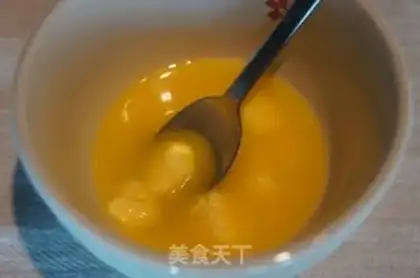 Make cake roll step 1