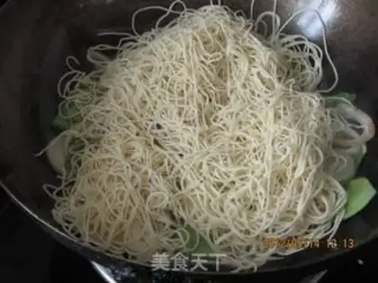 Make braised noodles with lentils step 6