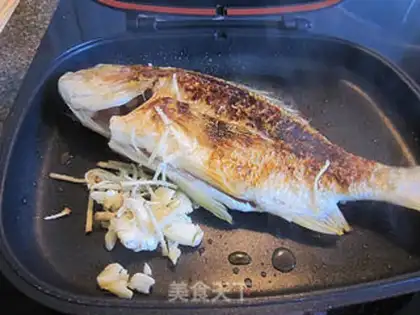 Make Pan-fried fish from Jiucenta step 2
