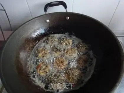 Make Shrimp meat, walnut and sesame cake step 15