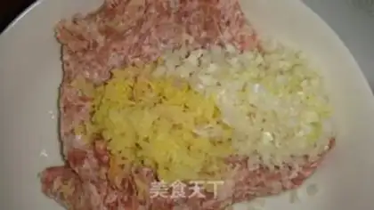 Make Leek meat dumplings step 2