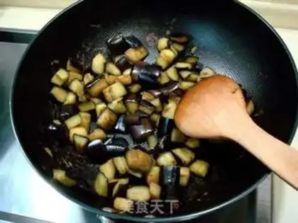 Make Dry stir-fried diced eggplant step 2