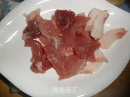 Make Stir fried pork slices with radish step 1