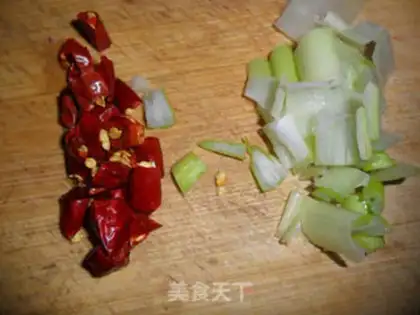 Make Stir fried pork slices with radish step 2