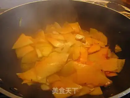 Make stir-fried pumpkin with pork neck with perilla step 6