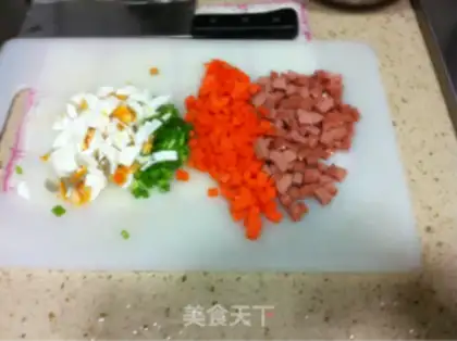 Make Fried rice with chicken sausage and salty egg step 1