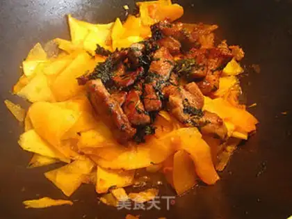 Make stir-fried pumpkin with pork neck with perilla step 7