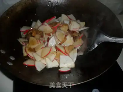 Make Stir fried pork slices with radish step 6