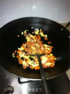 Make Fried rice with chicken sausage and salty egg step 3