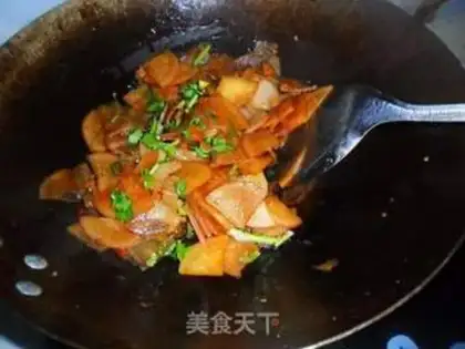 Make Stir fried pork slices with radish step 7