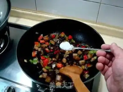 Make Dry stir-fried diced eggplant step 8
