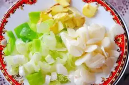 Make fried potato wings in soy sauce step 1