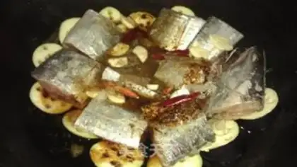 Make Stewed hairtail with eggplant without oil step 6