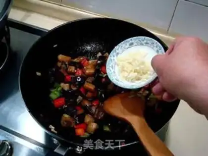 Make Dry stir-fried diced eggplant step 9