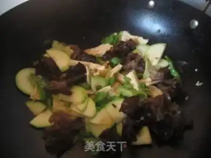 Make Scrambled eggs with zucchini step 4