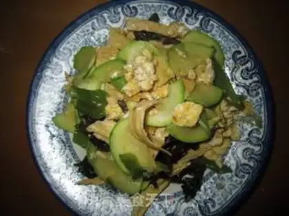 Make Scrambled eggs with zucchini step 5