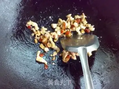 Make Red dates chicken egg fried rice step 4