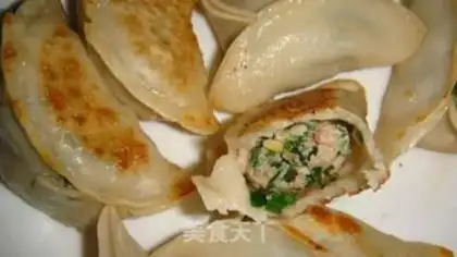 Make Leek meat dumplings step 16