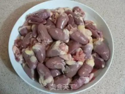 Make Spicy fried chicken and onion slices step 0
