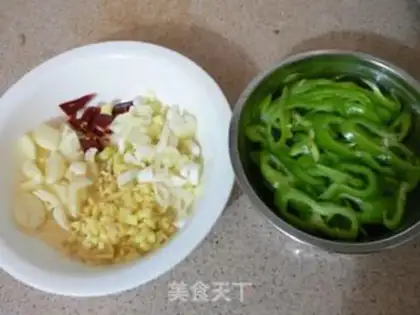 Make Spicy fried chicken and onion slices step 2